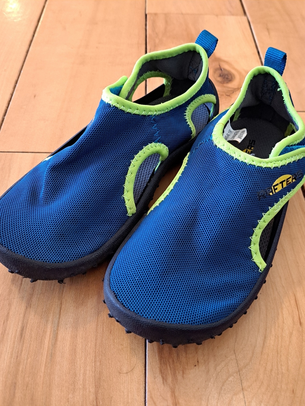 GUC!  Kids RAFTERS Water Shoes Size 11